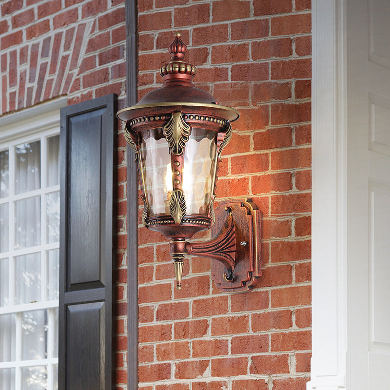 Traditionelle europäische wasserdichte viereckige spitzzylinder Aluminium Glas 1-Licht Außenwandlampe für den Garten | Brehn