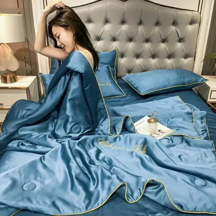 SummerSilk Decke - Weiche kühlende bestickte Seidendecke | Brehn
