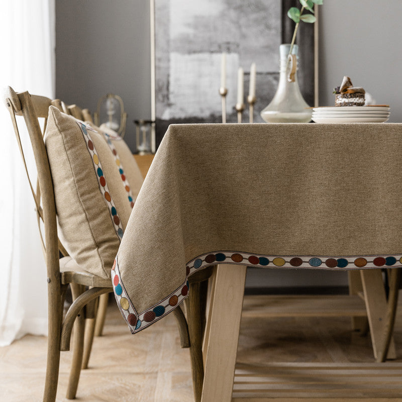 Dekorativer Tischdecke mit geometrischem Rand