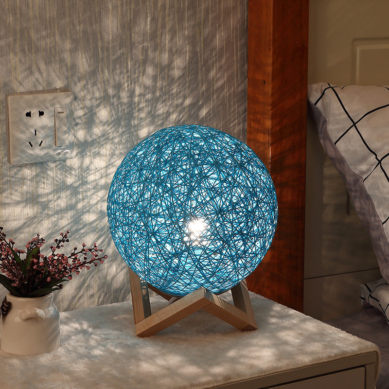 Künstlerische Tischlampe mit geometrischem Design