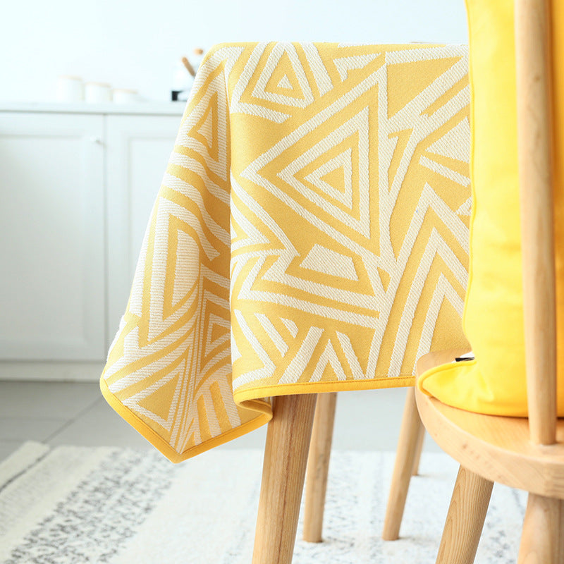 Gewebte Jacquard-Tischdecke aus Baumwollmix mit geometrischem Dreiecks-Design Brehn