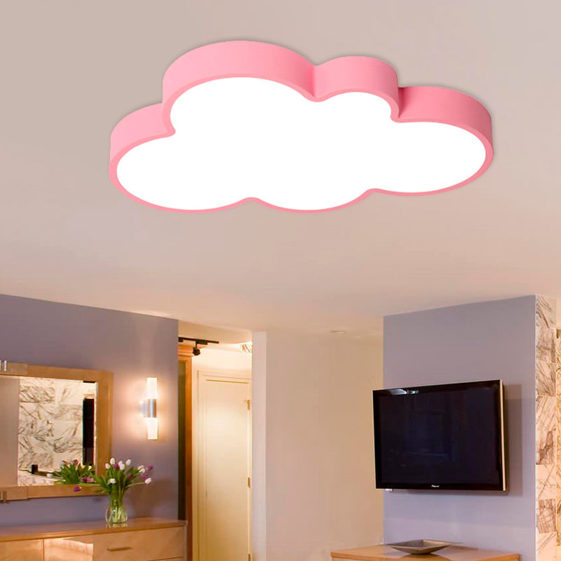 Kinderfreundliche Deckenleuchte im Wolken-Design