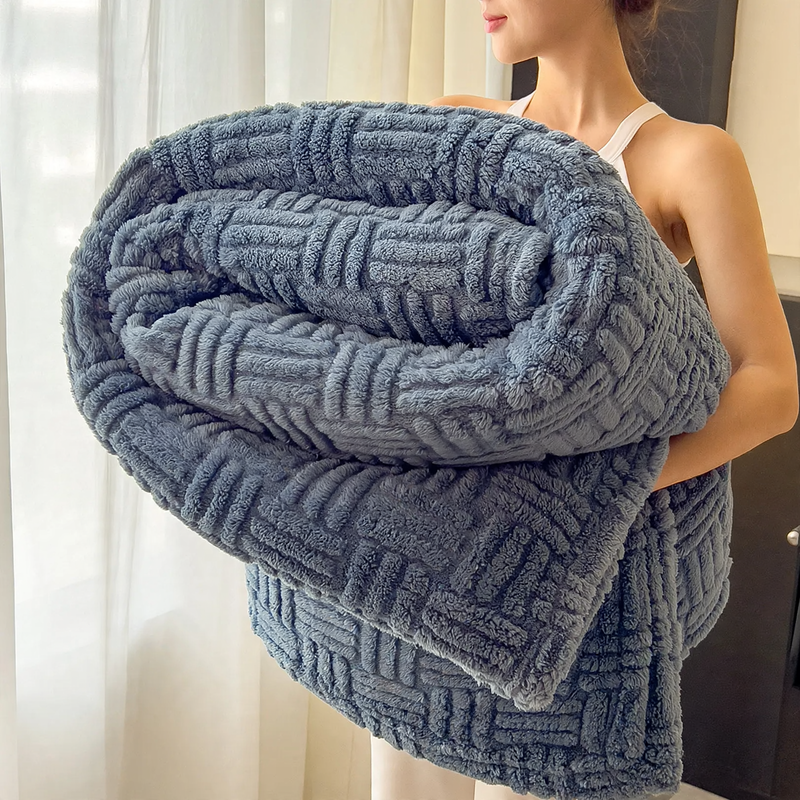 Doppellagige Jacquard-Kuscheldecke mit geometrischem Muster