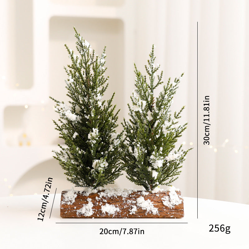 Dekorative Mini-Weihnachtsbäume im Topf