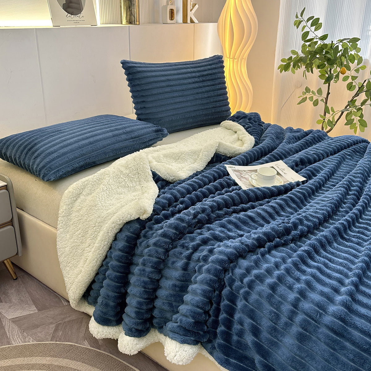 Doppellagige Flanell-Decke mit Streifenmuster