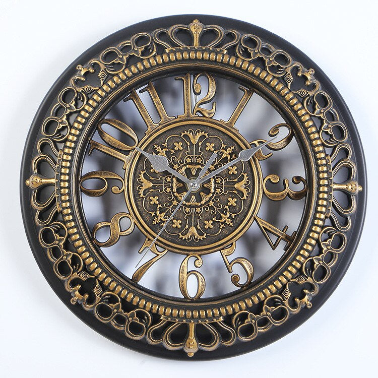 Klassische Wanduhr im Antik-Stil