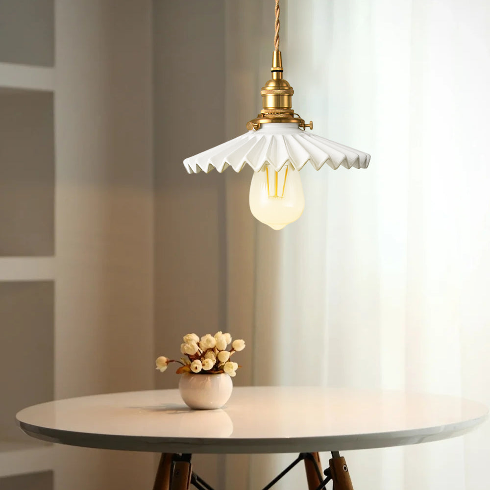 Vintage Keramik Hängelampe mit Falten-Design – Messing LED Pendelleuchte für Esszimmer und Wohnzimmer | Brehn