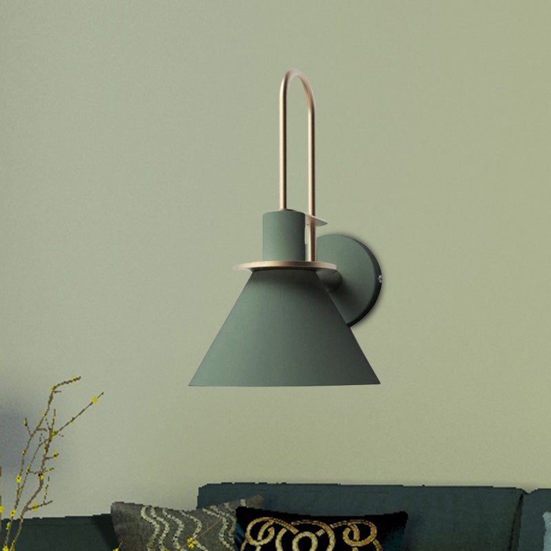 1-Light Wandleuchte Antik Cone Metall Wandmontage in Weiß/Schwarz/Grün mit Griff für Nachttisch | Brehn