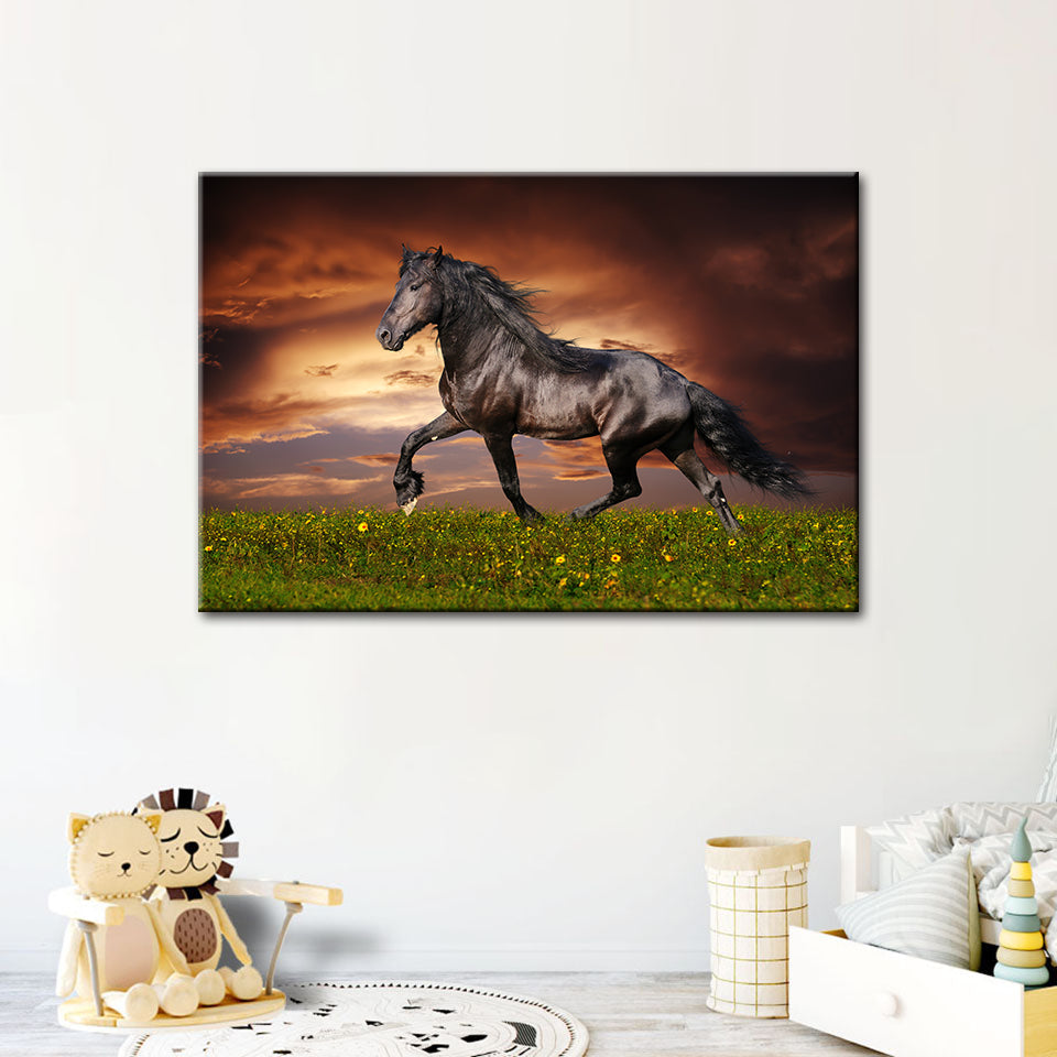 Galoppierendes schwarzes Pferd – Leinwandbild