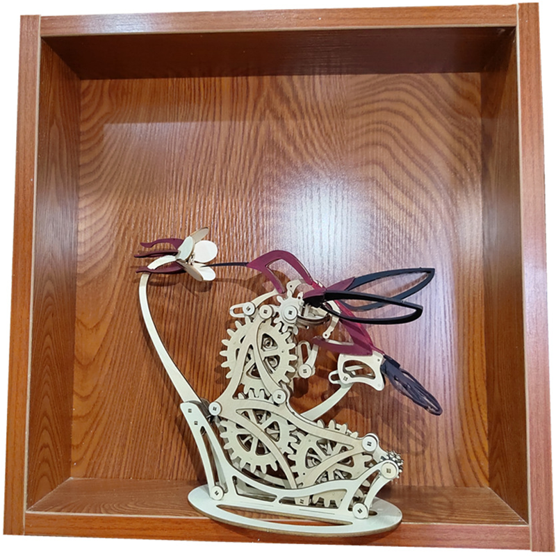 Kinetische Kolibri-Skulptur aus Holz