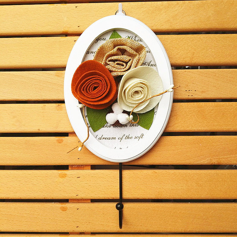 Dekorativer Wandhaken mit Blumendesign