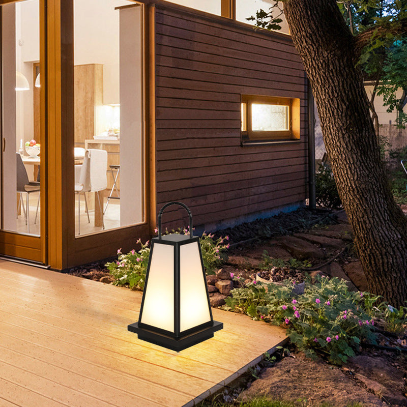 Zeitgenössische Industrielle Solar Eisen Acryl 1-Licht Außenpfostenlampe für den Garten | Brehn