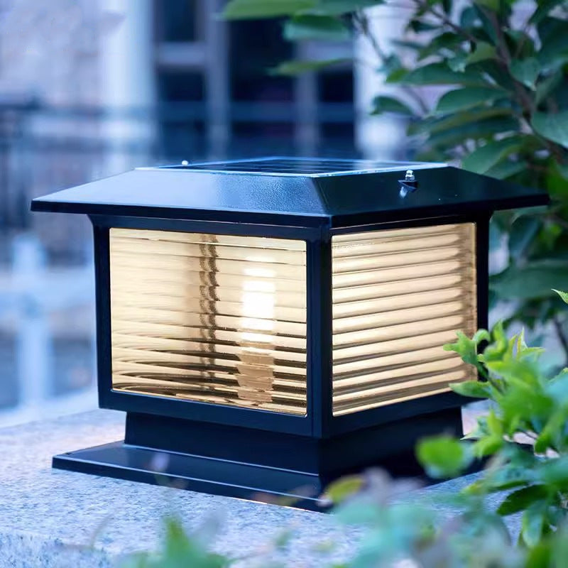 Moderner minimalistischer solarbetriebener wasserdichter rechteckiger Diamantstreifen-Glas-Schirm Aluminiumrahmen LED-Pfostenkopflicht für den Garten | Brehn