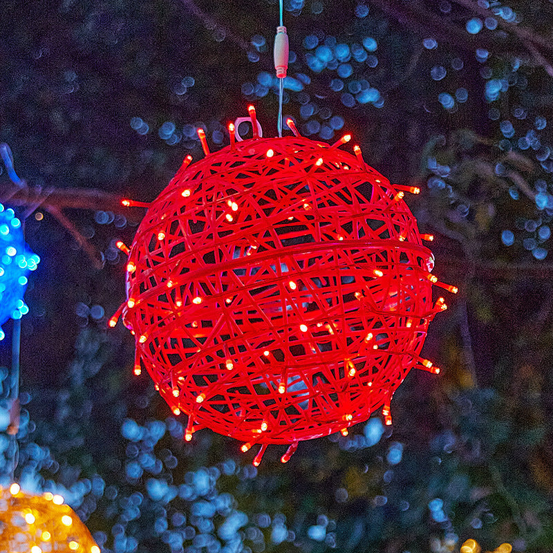 Solarbetriebene, wasserdichte LED-Weihnachtskugel-Hängeleuchte aus PVC-Kunststoff für den Außenbereich und die Gartenbeleuchtung