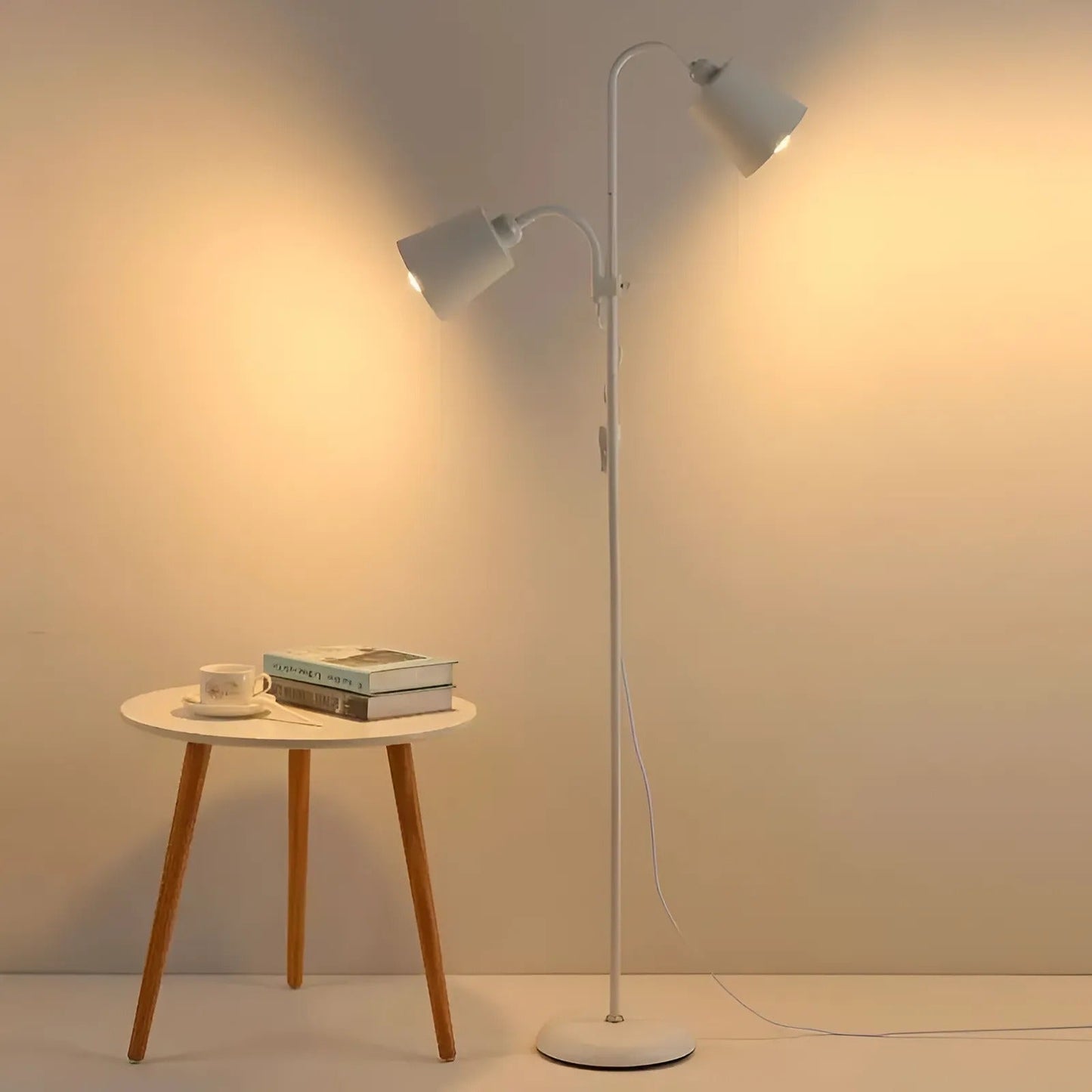 Moderne verstellbare LED Stehlampe mit E27 Sockeldesign | Brehn