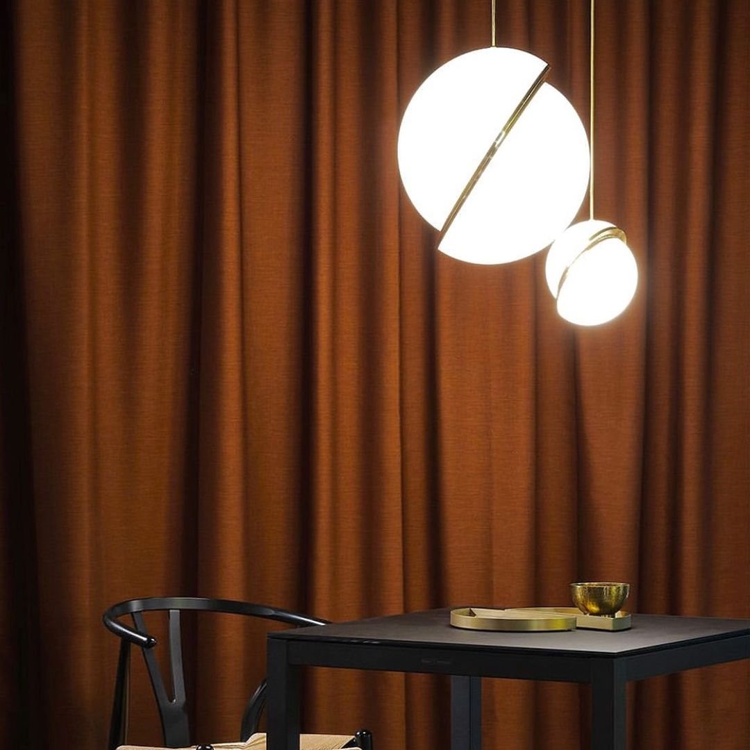 Brehn | CielCourbe Lampe - Luxus Mondlicht Pendelleuchte aus Acryl und Messing