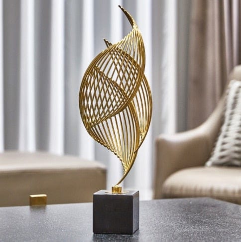 Goldene abstrakte Muschelskulpturen | Brehn
