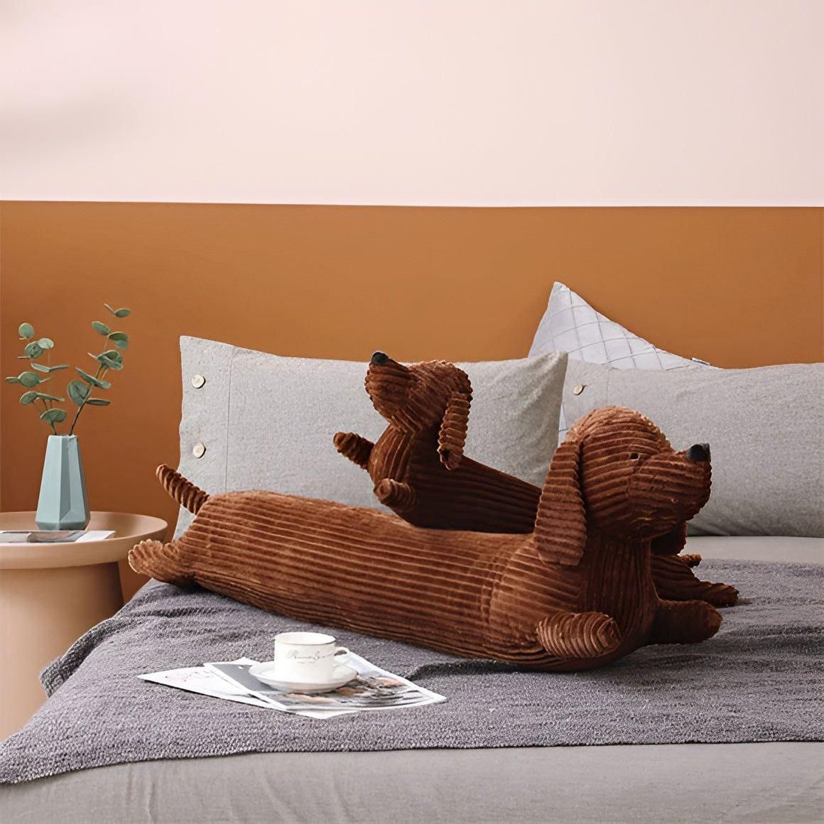 SnuggleHound Kissen – Ergonomisches Dackel-Plüschkissen