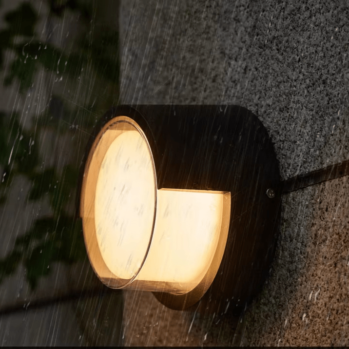 Moderne LED-Außenwandleuchte mit Bewegungsmelder