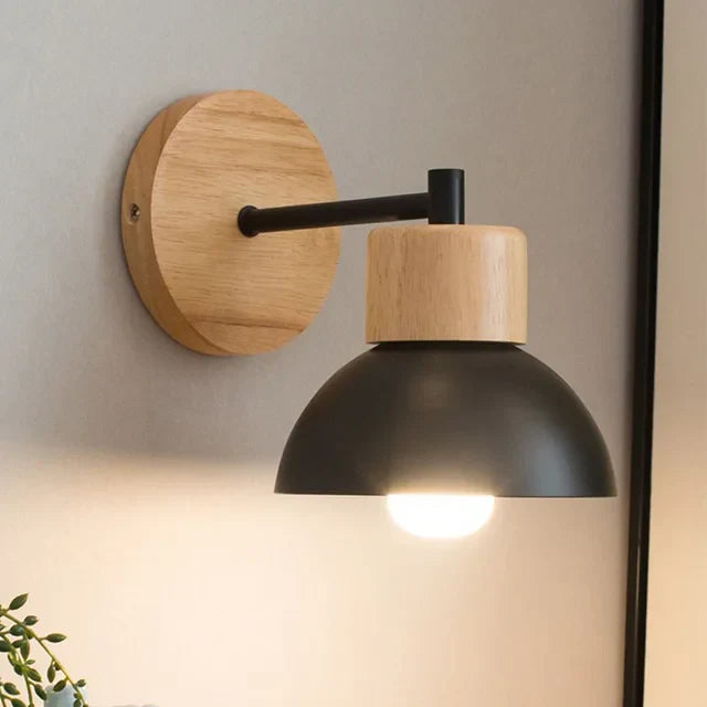 Moderne Wandleuchte aus Holz und Metall für Wohnzimmer oder Schlafzimmer - Skandinavisches Design | Brehn