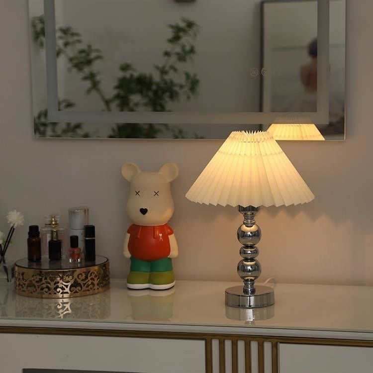 Elegante zeitgenössische Tischlampe