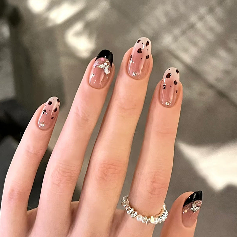 Künstlerisches Press-On-Nagelset mit floralen und Strassakzenten Brehn