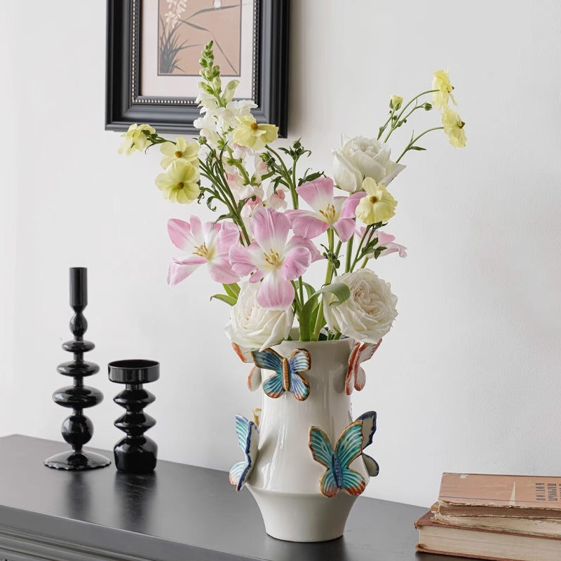 Dekorative Blumenvase mit Schmetterlingen Brehn