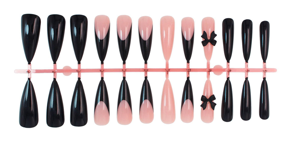 Kunstnagelset mit elegantem Schwarz-Weiß-Design und spielerischen Akzenten Brehn