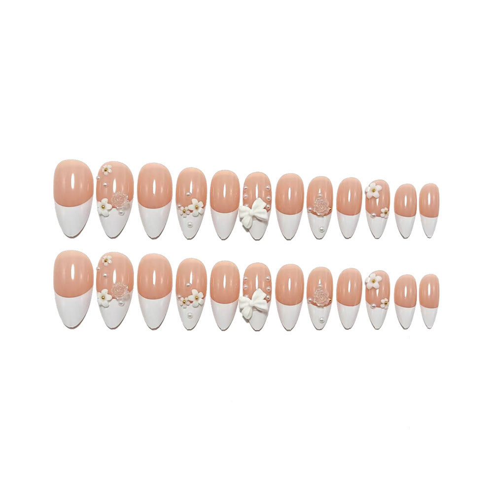 Elegantes Kunstnagel-Set mit Floralen Akzenten Brehn