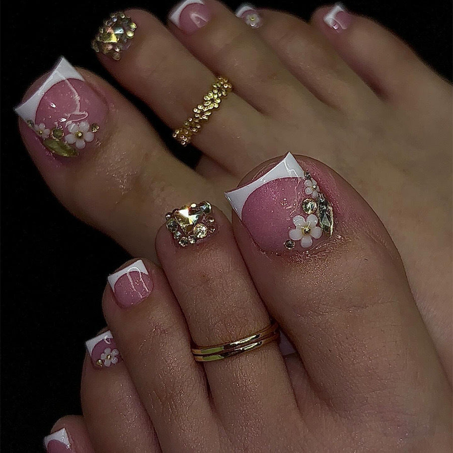 Kunstnagelset mit eleganten 3D-Blüten und Glitzerakzenten Brehn