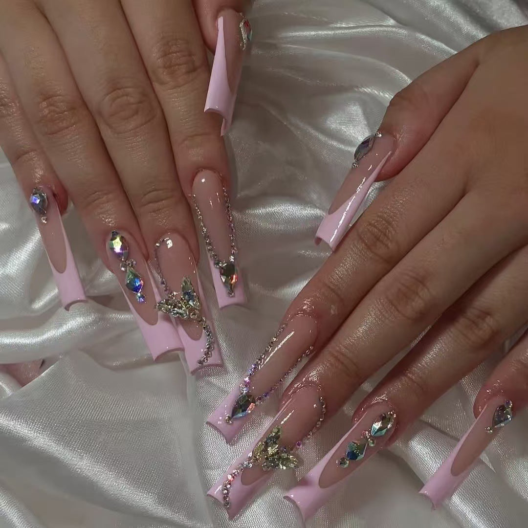 Kunstnagelset mit eleganten Glitzer- und Strassakzenten Brehn