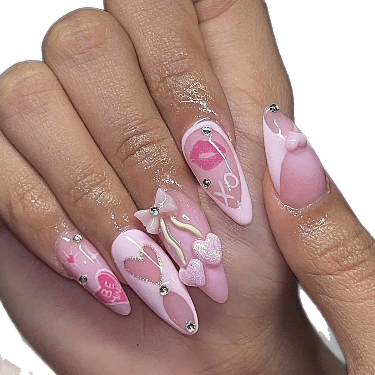 Kunstnagelset mit verspielten Herz- und Lippenmotiven Brehn
