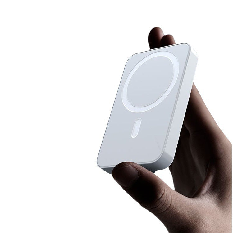 Tragbare Powerbank mit kabelloser Schnellladefunktion und innovativem Design Brehn