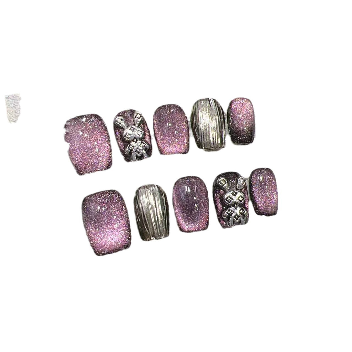 Glamouröses Press-On Nagelkunst Set mit eleganten metallischen Akzenten Brehn
