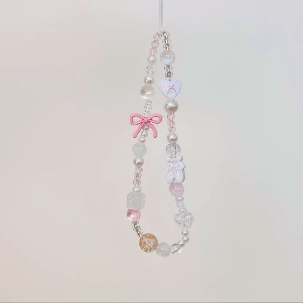 Stylischer beaded Charm Brillenhalter Brehn