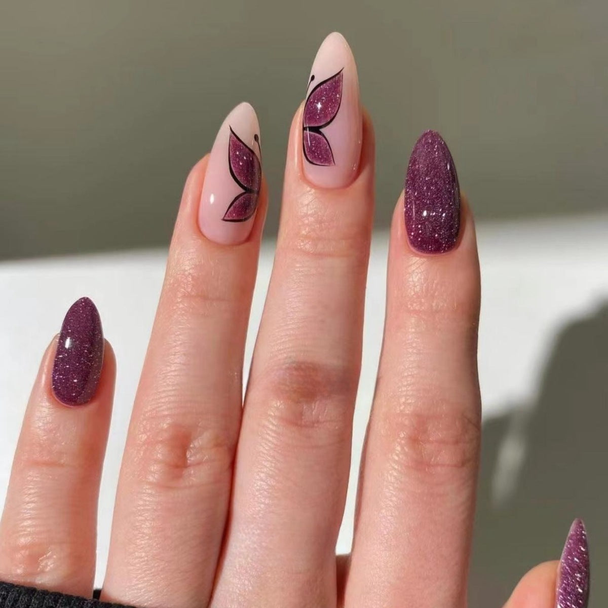 Elegante Glitzer-Schmetterling-Nagelkunst Brehn
