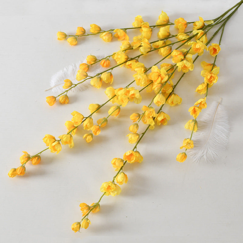 Dekorative florale Erbsenblütenstielanordnung