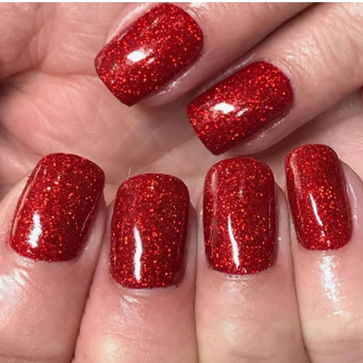 Funkelnde Glitter-Nagelverlängerungen
