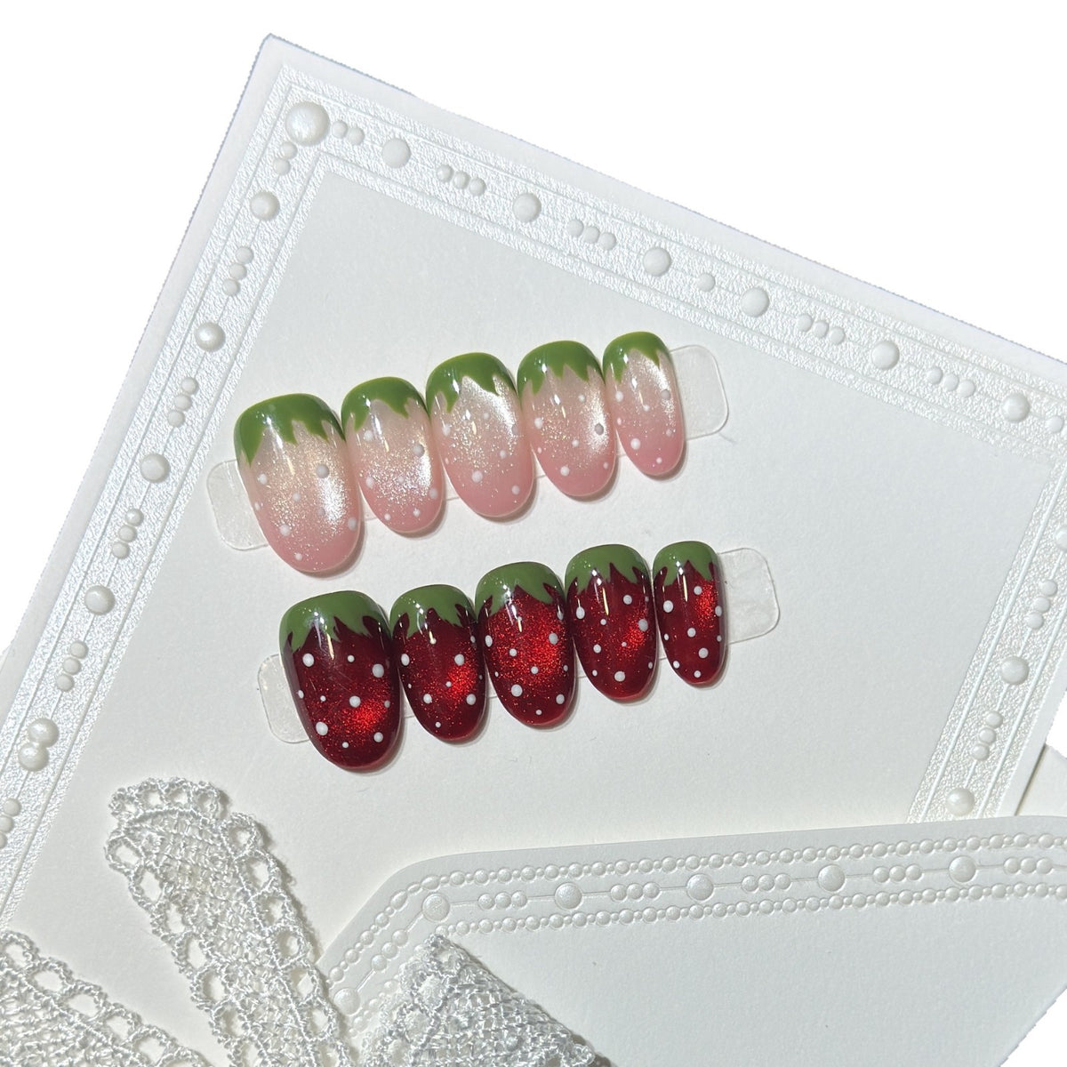 Künstlerisches Erdbeerdesign Press-On Nagelset Brehn