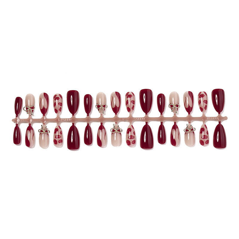 Kunstnagelset mit eleganten Schleifen- und Lippenmotiven Brehn