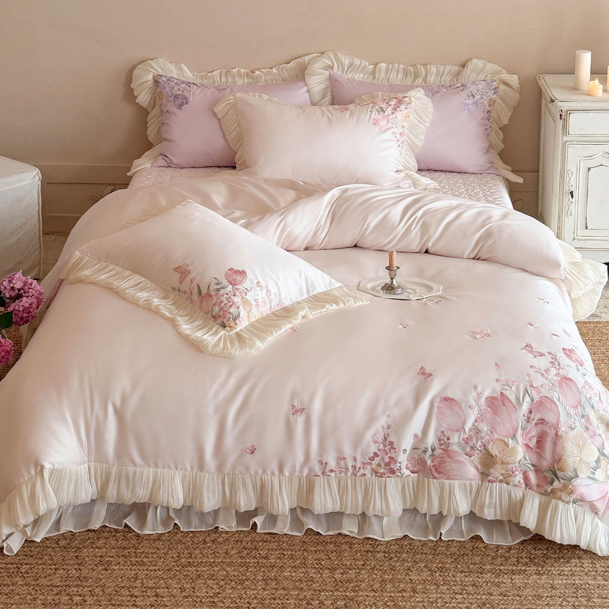 Gerüschtes Satin-Feeling Blumenbesticktes Bettbezug-Set mit Faltenrüschensaum