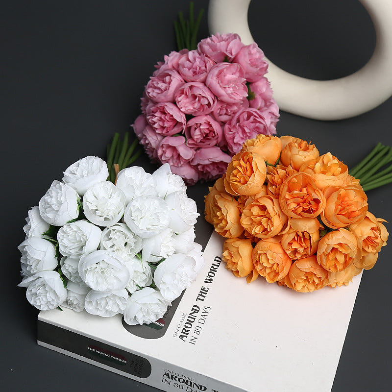 Realistischer Kunstblumenstrauß