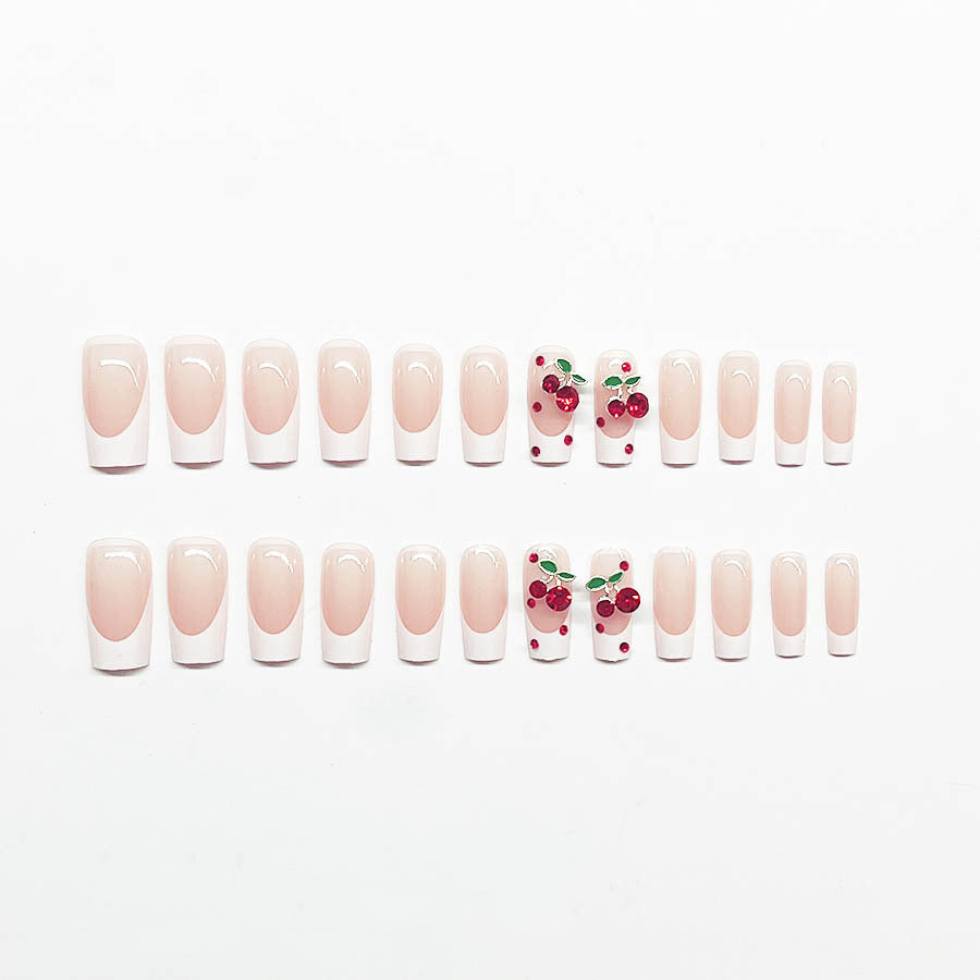Kunstnagelset mit chicen Kirschmotiven und eleganter French-Spitze Brehn