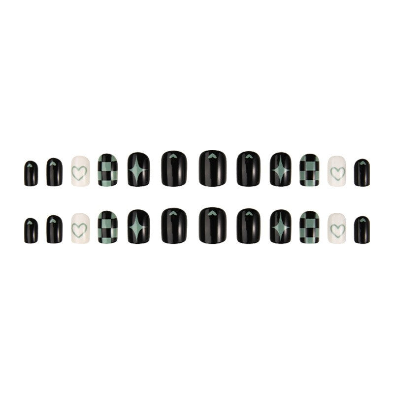 Kreatives Kunstnagelset mit geometrischen Mustern Brehn