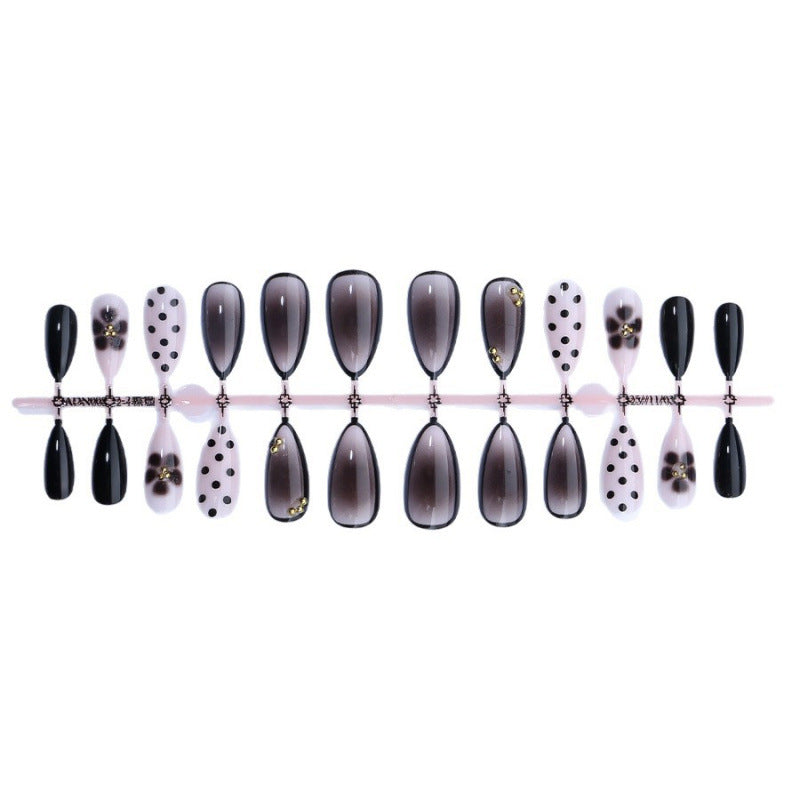 Künstlerisches Press-On-Nagelset mit geometrischen und gepunkteten Designs