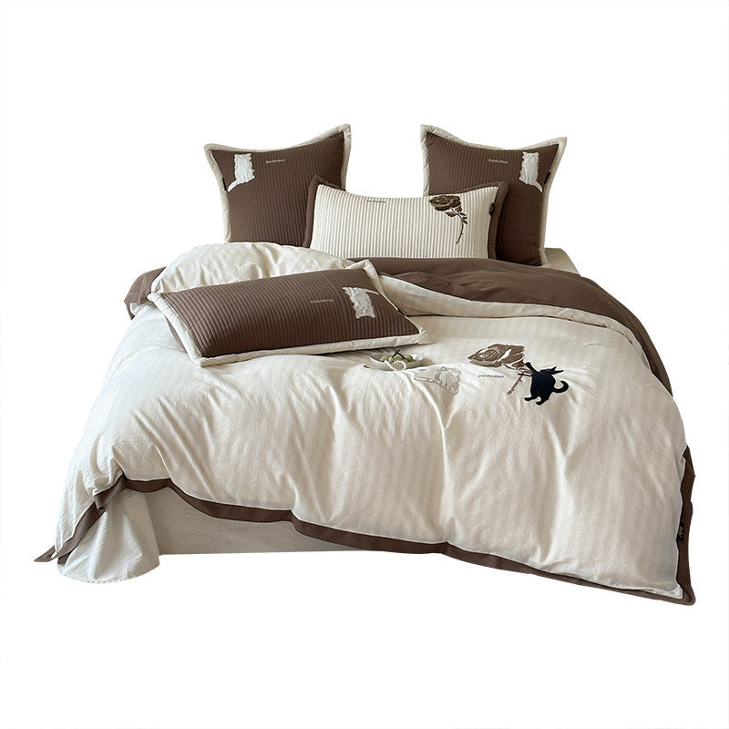 Bestickte Baumwollsatin Bettwäsche Set mit gesteppten Kissenbezügen und verspielter Katzen- & Rosenapplikation