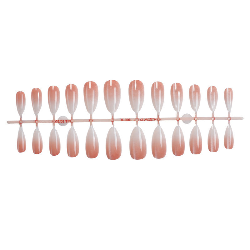 Kunstnagelset mit elegantem French-Design Brehn