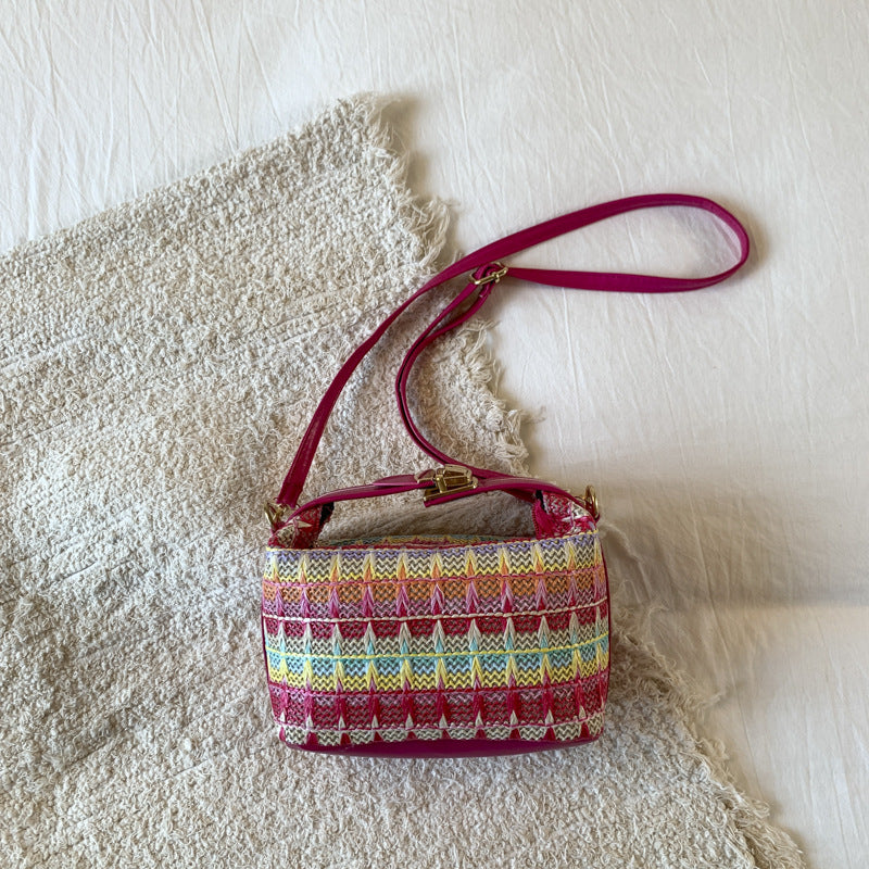 Texturierte handgewebte Mini-Crossbody-Tasche Brehn