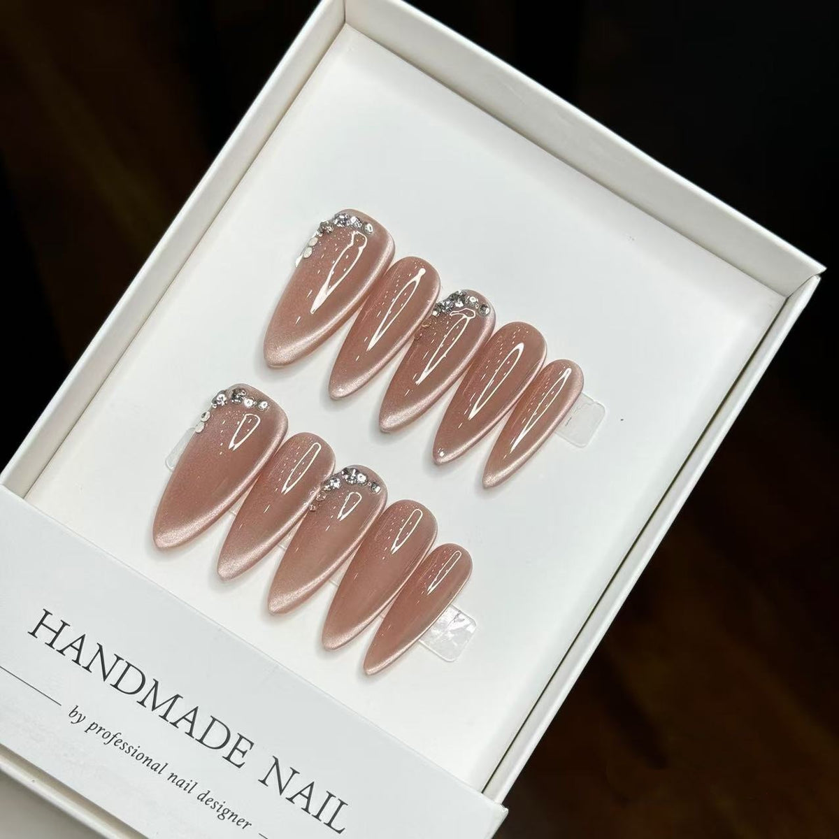 Dekoratives Press-On Nagelkunst-Set mit luxuriösem Finish
