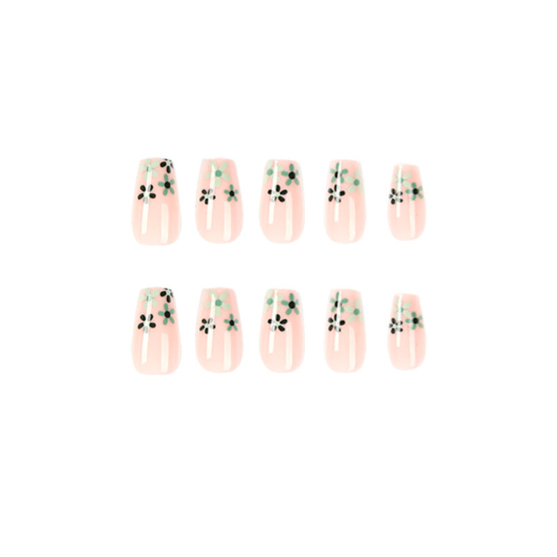 Kunstvolle Nagelverlängerungen mit Floralem Design Brehn